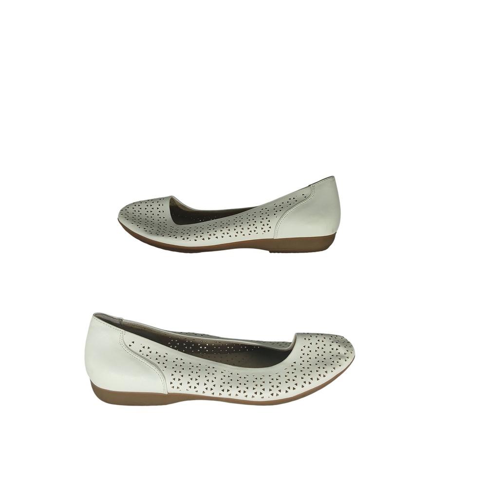 Cliffs by White Mountain Cindy Flats 11M White Perforated Laser Cut Ballet Shoes